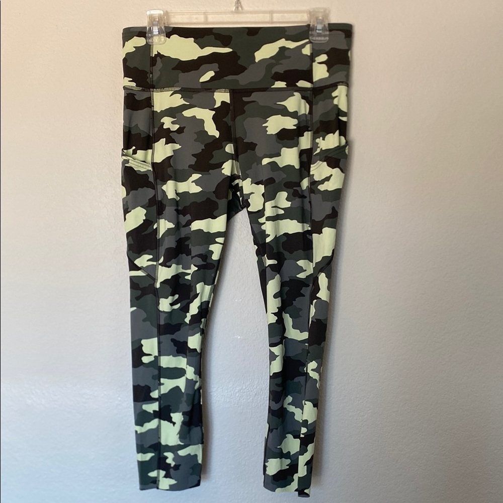 Lululemon Fast and Free camo leggings Sz 8 and 10 EUC